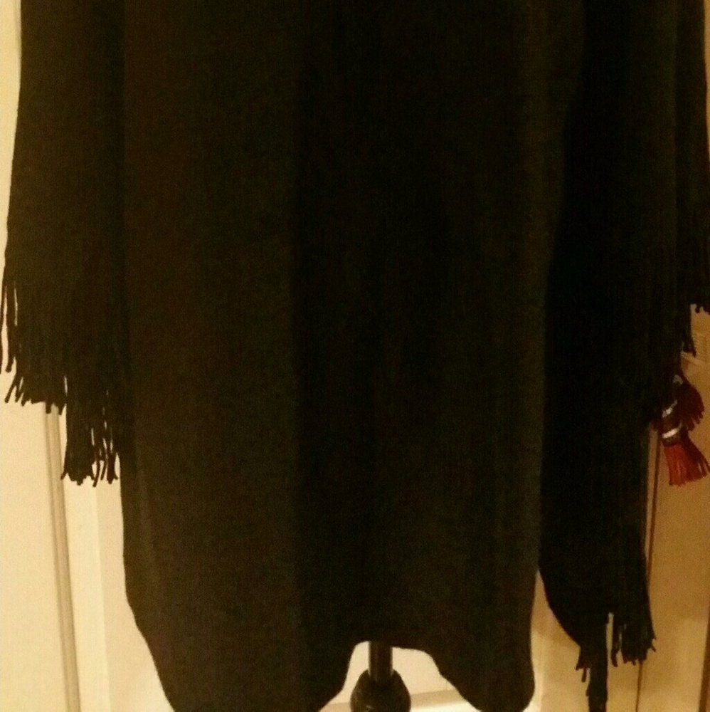 Poncho - Picture 4 of 5